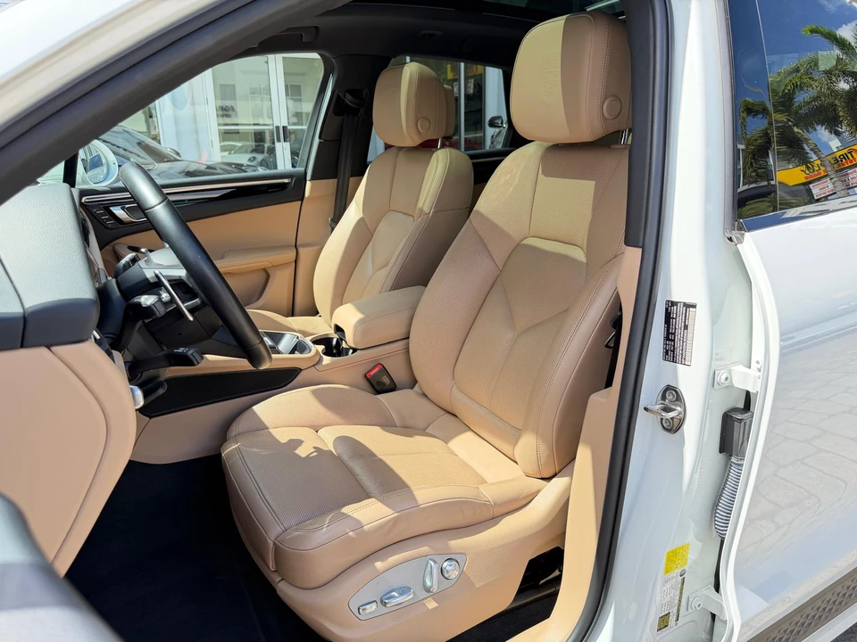 2022 Porsche Macan - Image 29 of 31