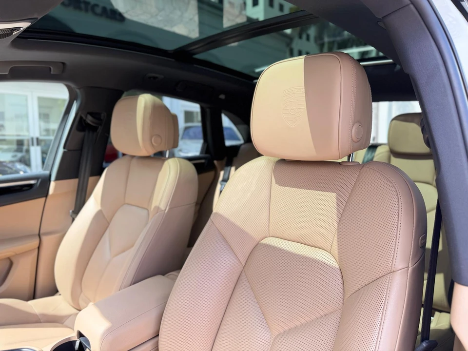 2022 Porsche Macan - Image 30 of 31