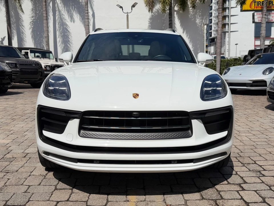 2022 Porsche Macan - Image 5 of 31