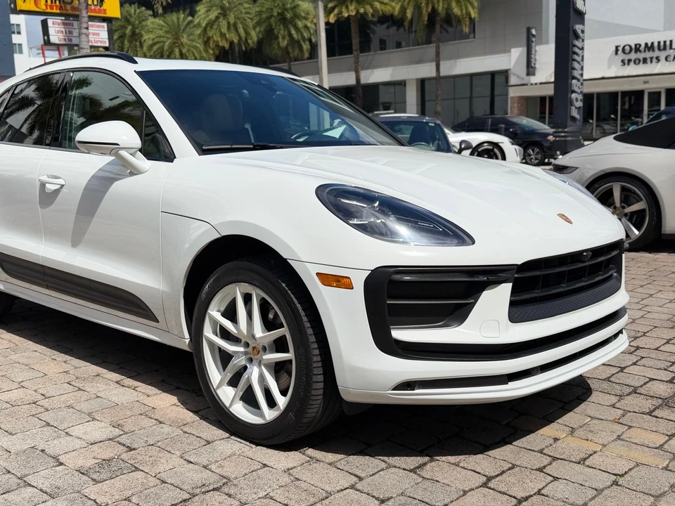 2022 Porsche Macan - Image 6 of 31