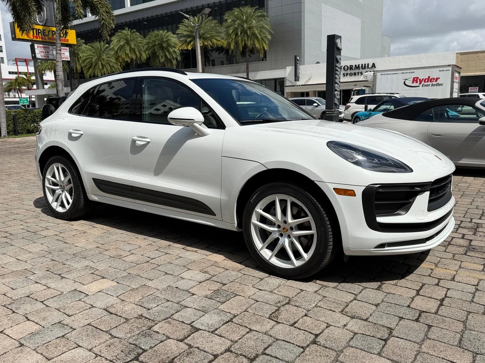 2022 Porsche Macan - Image 7 of 31