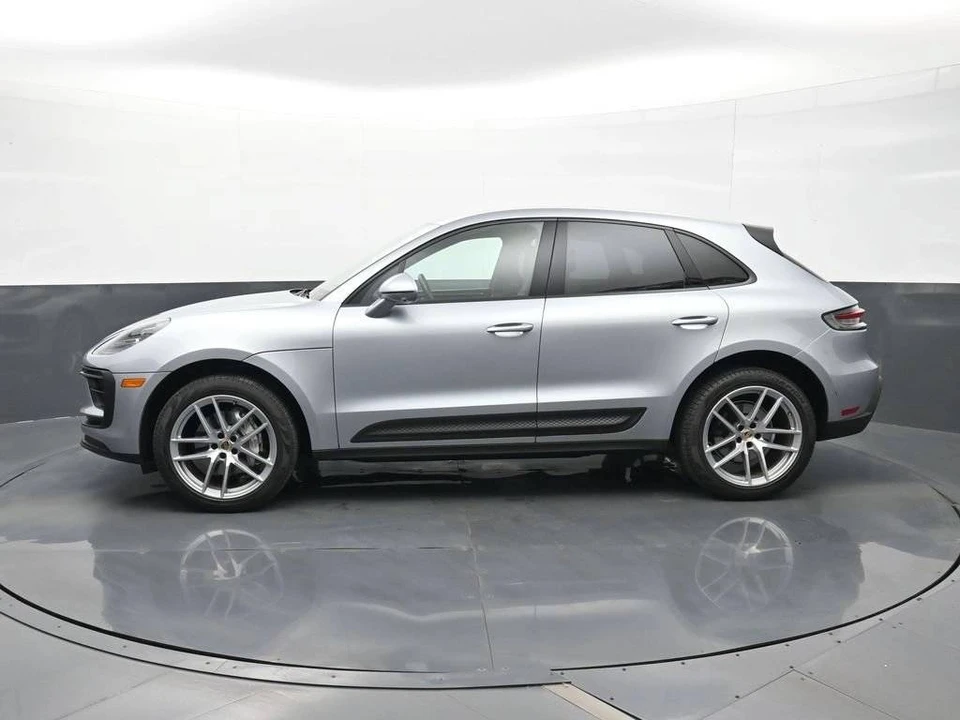 2022 Porsche Macan - Image 2 of 5