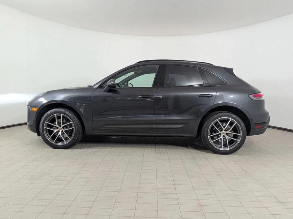 2022 Porsche Macan - Image 2 of 5