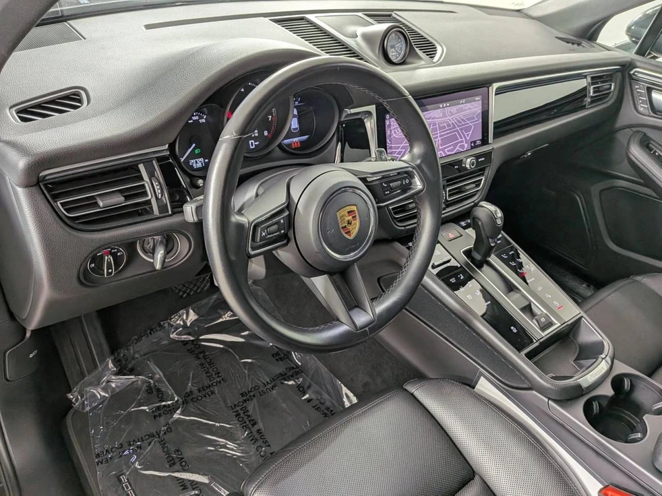 2022 Porsche Macan - Image 4 of 5