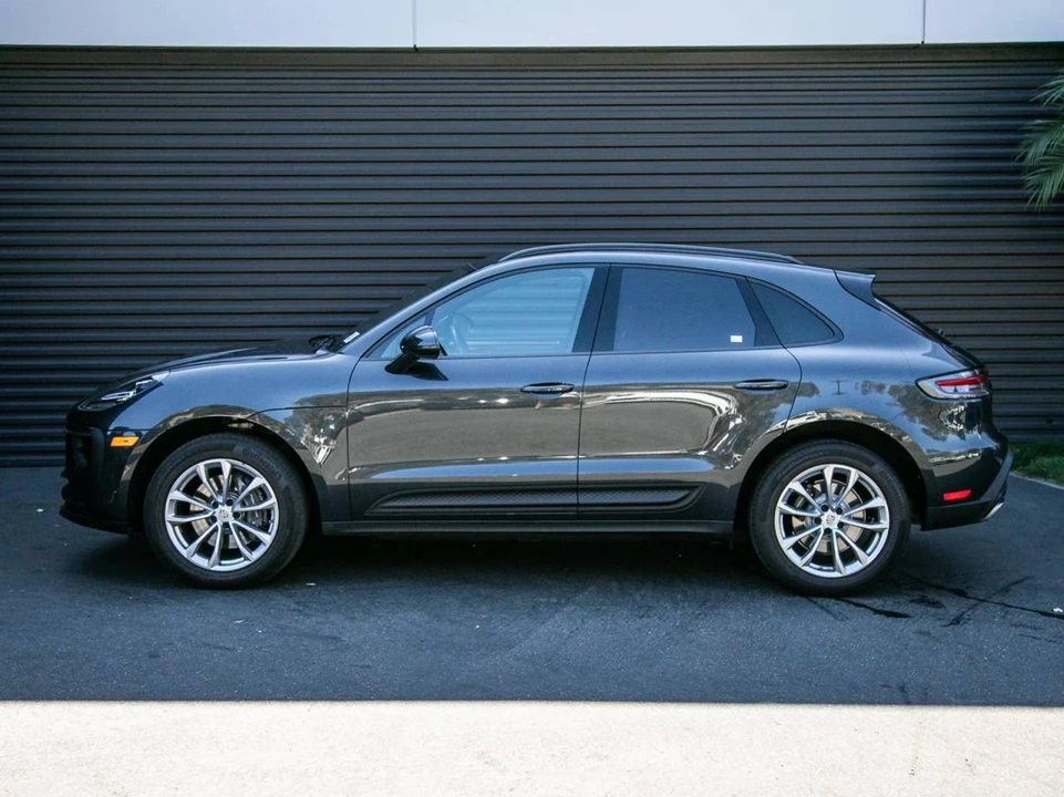 2022 Porsche Macan - Image 2 of 5