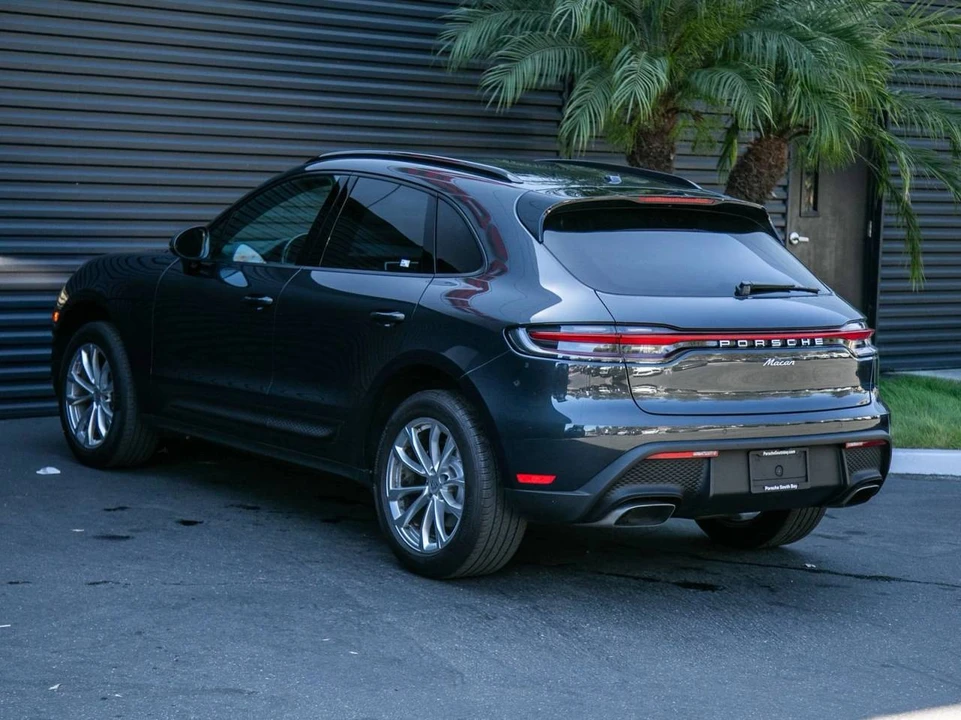 2022 Porsche Macan - Image 3 of 5