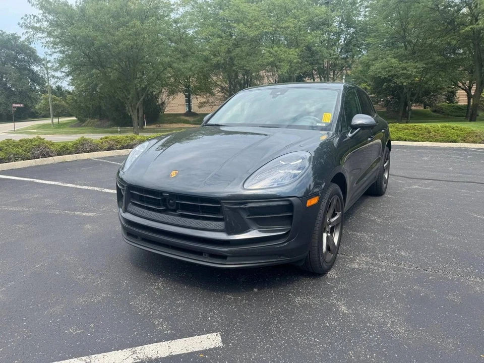 2022 Porsche Macan - Image 2 of 5