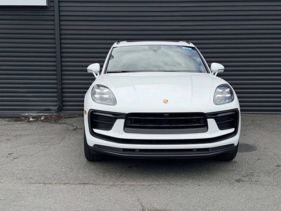 2022 Porsche Macan - Image 2 of 5