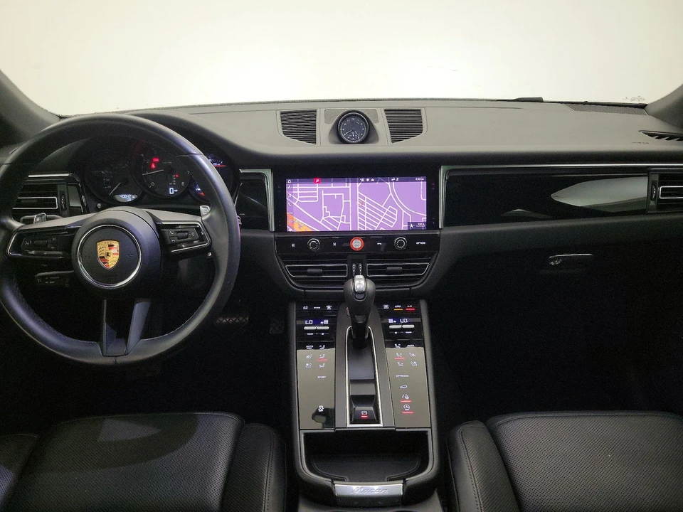 2022 Porsche Macan - Image 10 of 27