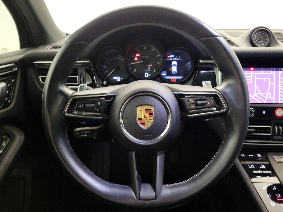 2022 Porsche Macan - Image 11 of 27