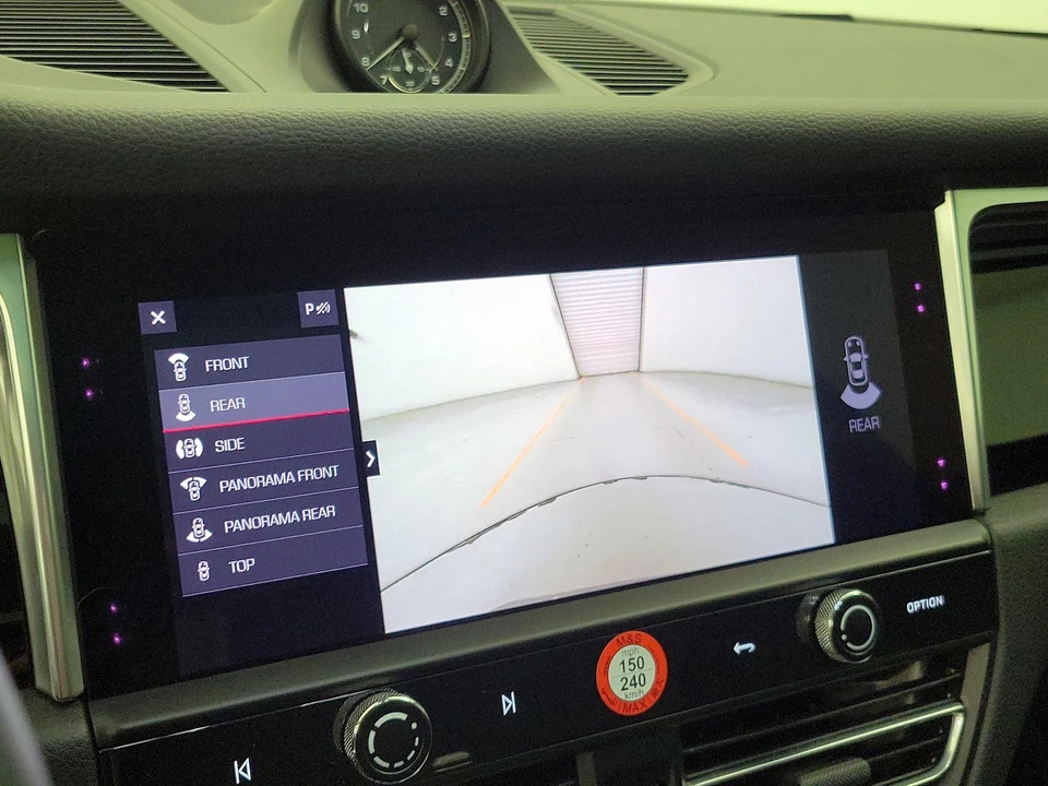 2022 Porsche Macan - Image 16 of 27