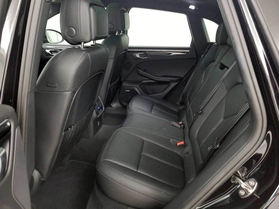 2022 Porsche Macan - Image 21 of 27