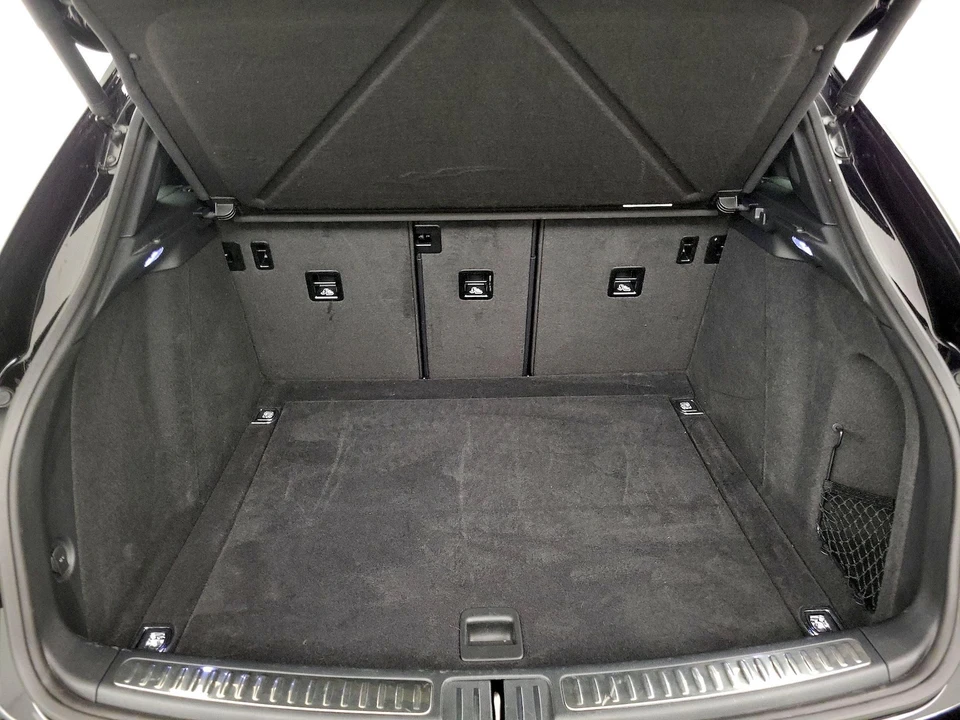 2022 Porsche Macan - Image 22 of 27