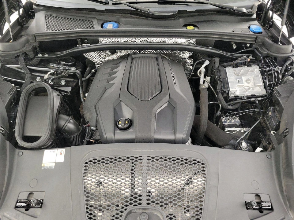 2022 Porsche Macan - Image 23 of 27