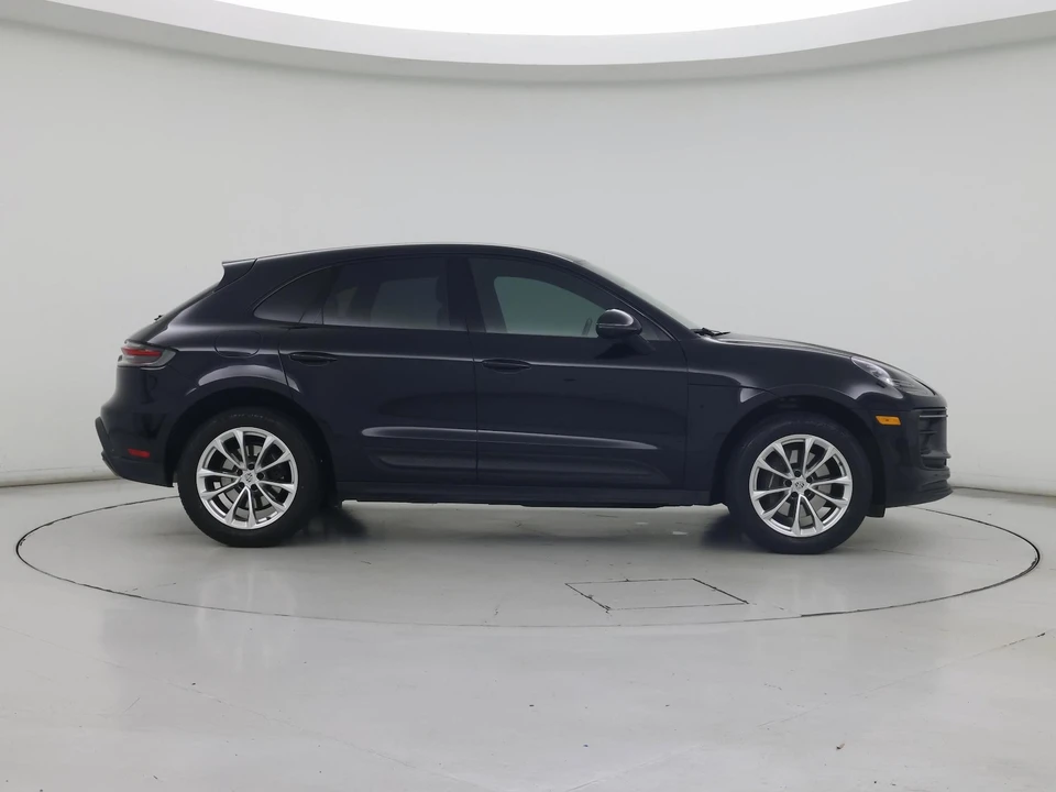 2022 Porsche Macan - Image 8 of 27