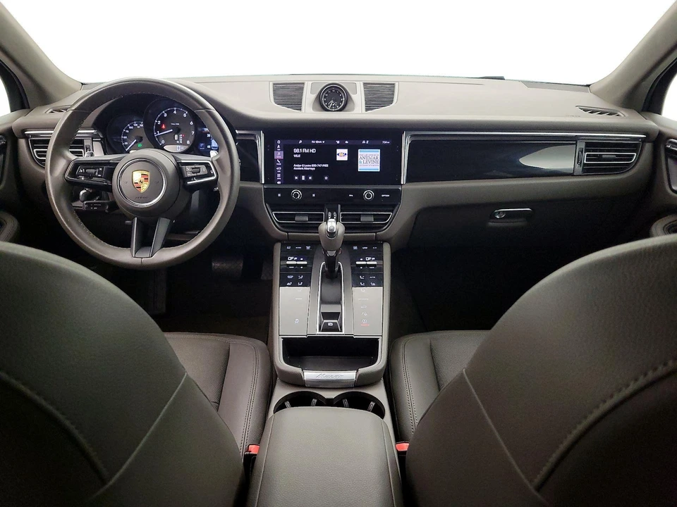 2022 Porsche Macan - Image 10 of 28