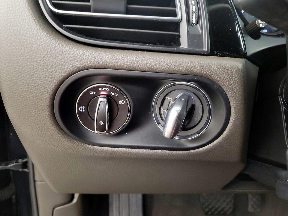 2022 Porsche Macan - Image 14 of 28