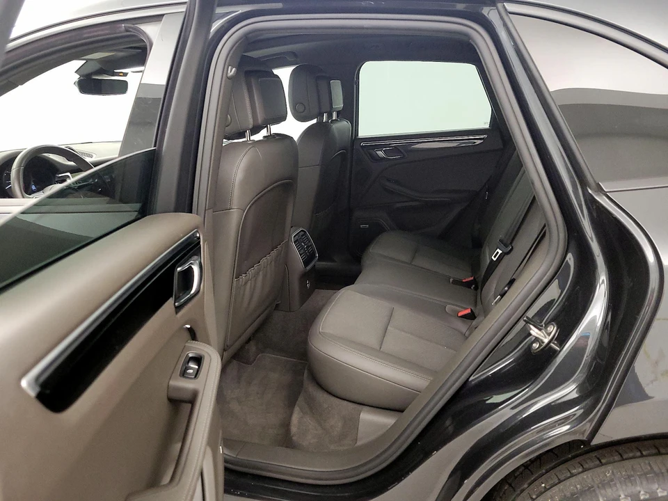 2022 Porsche Macan - Image 21 of 28