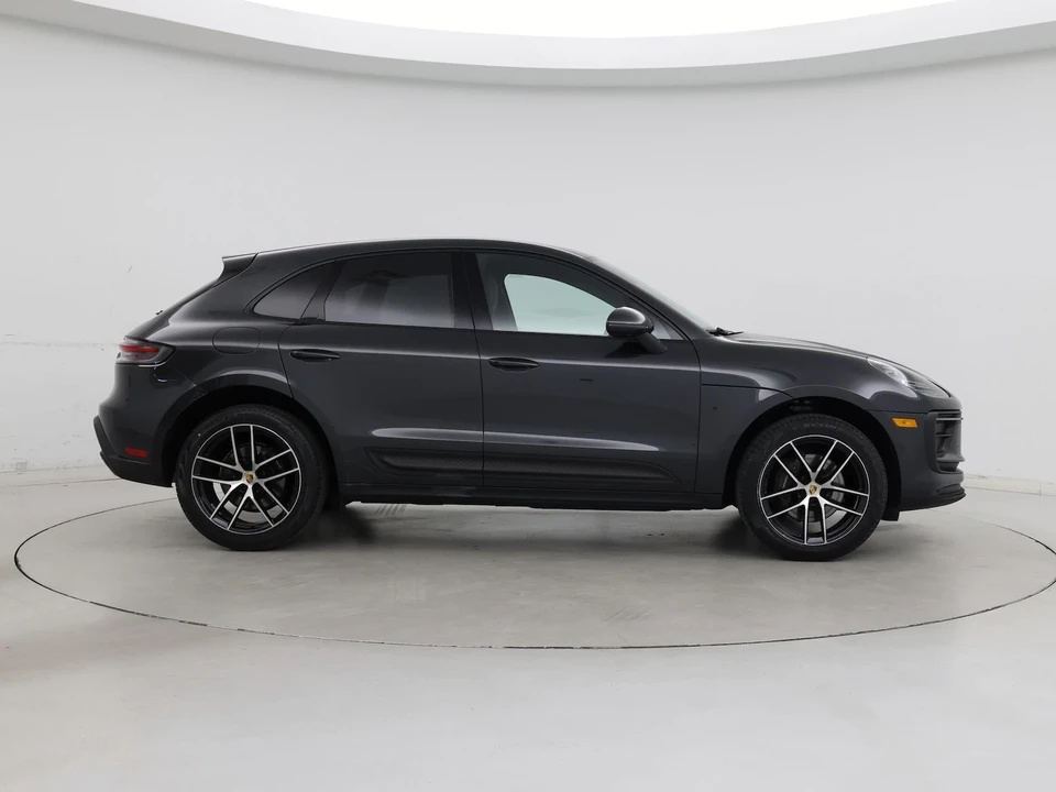 2022 Porsche Macan - Image 8 of 28