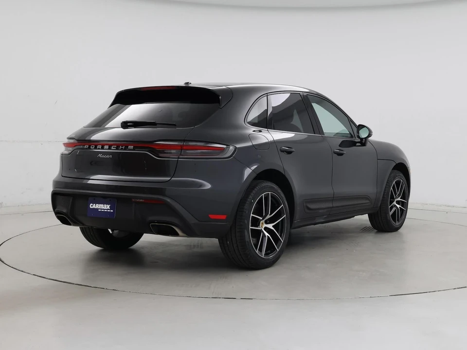 2022 Porsche Macan - Image 9 of 28