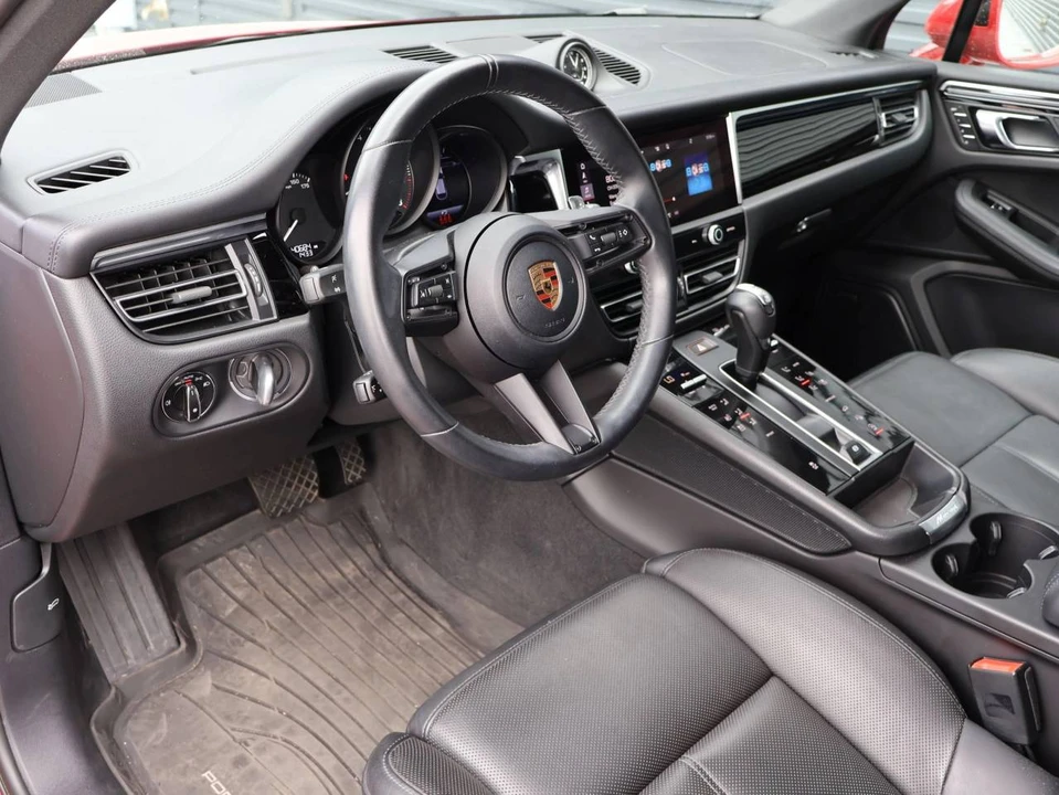 2022 Porsche Macan - Image 4 of 5