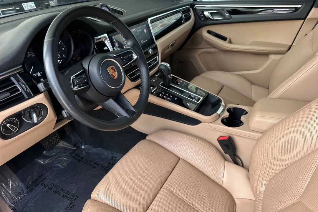 2022 Porsche Macan - Image 4 of 5