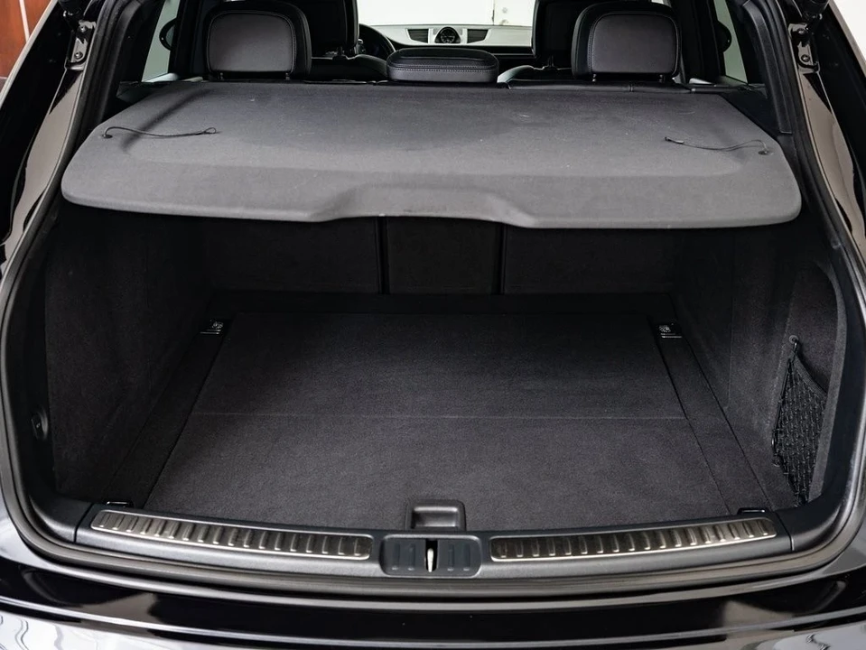 2022 Porsche Macan - Image 18 of 21