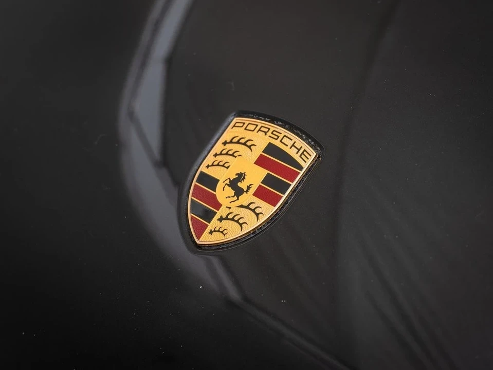 2022 Porsche Macan - Image 13 of 21