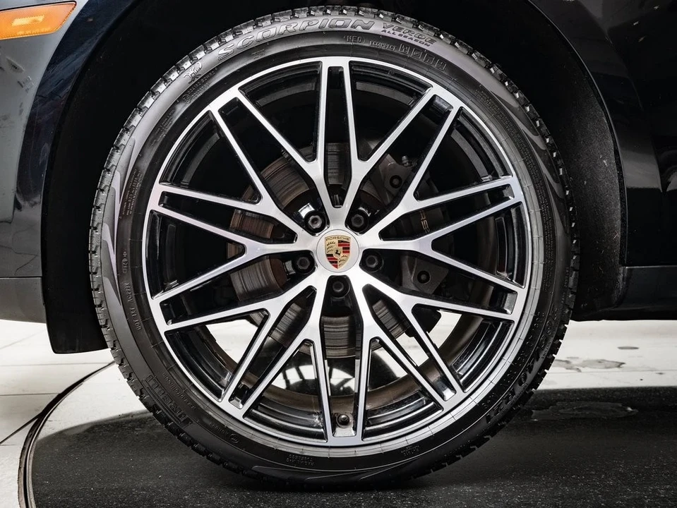 2022 Porsche Macan - Image 12 of 21