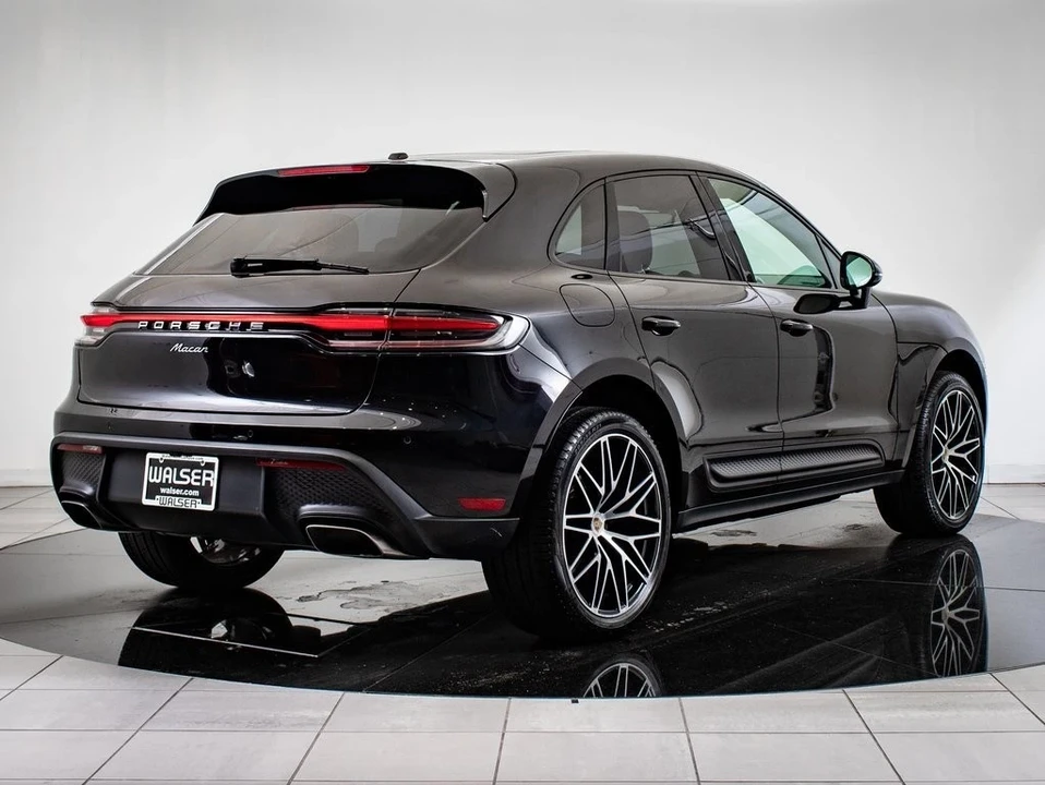 2022 Porsche Macan - Image 8 of 21