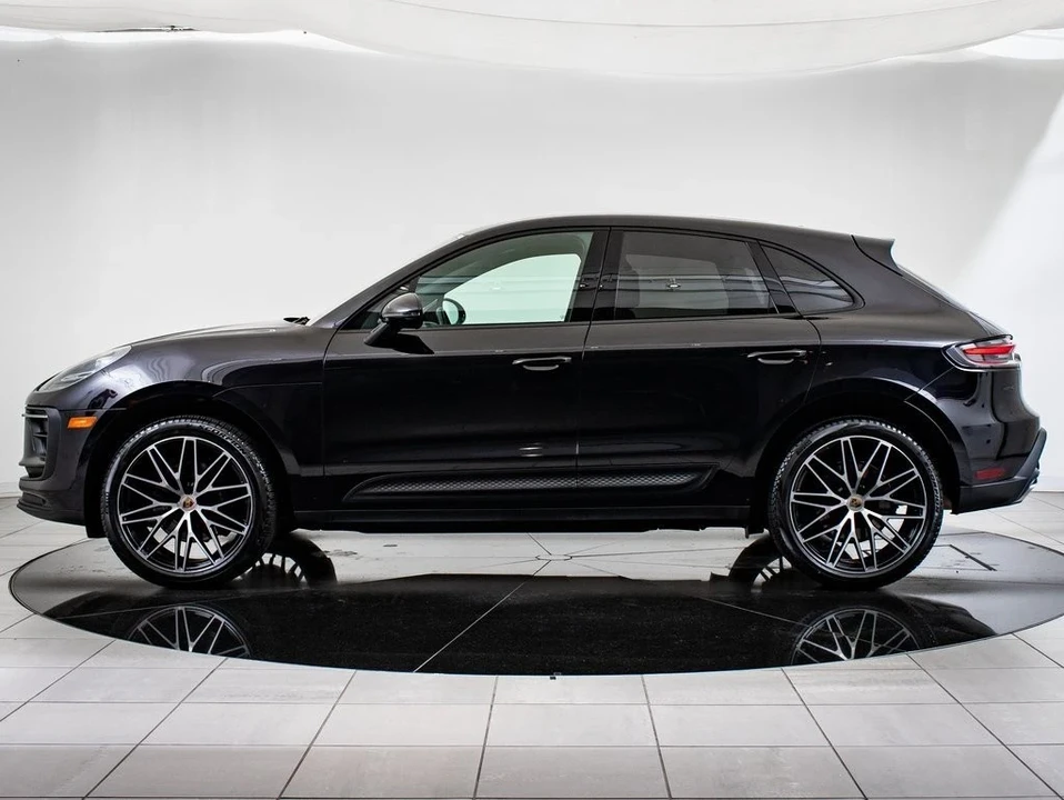 2022 Porsche Macan - Image 2 of 21