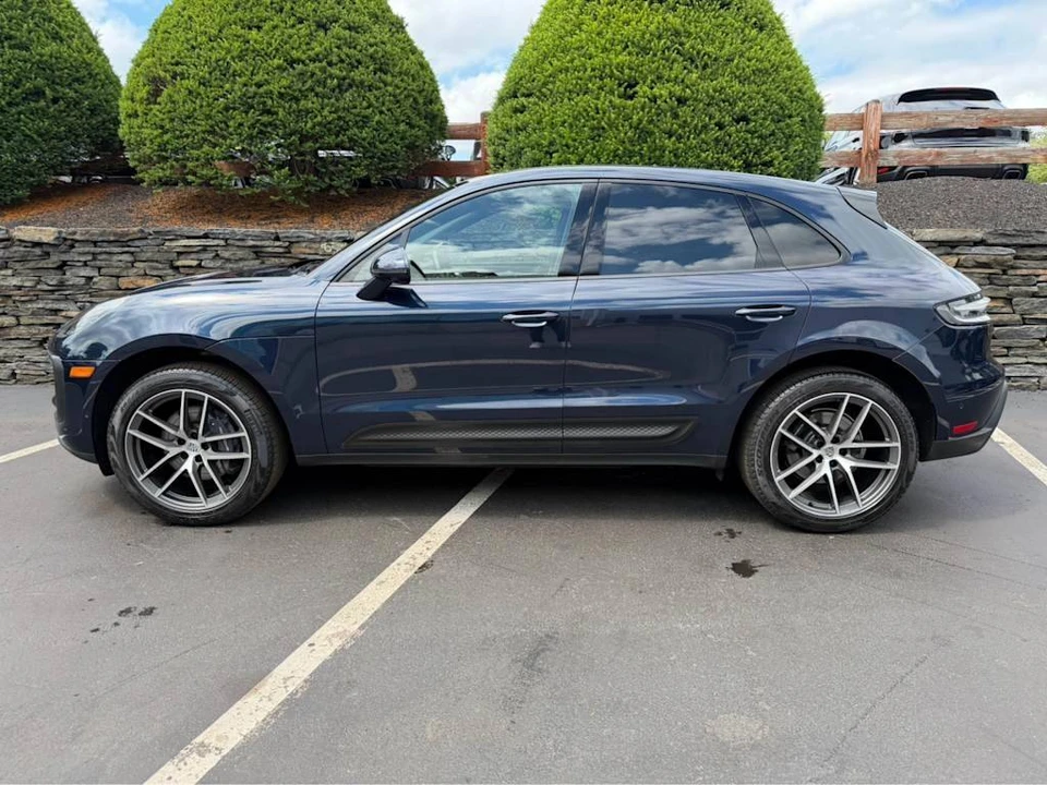 2022 Porsche Macan - Image 2 of 5