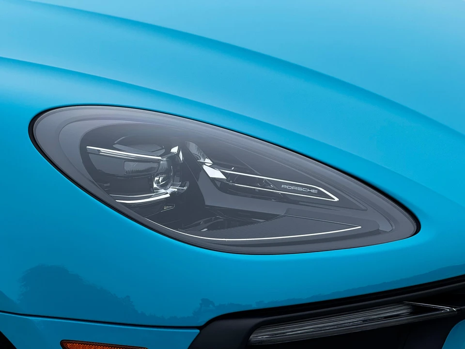 2022 Porsche Macan - Image 12 of 31