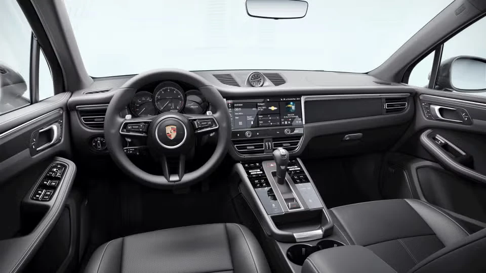 2022 Porsche Macan - Image 27 of 30