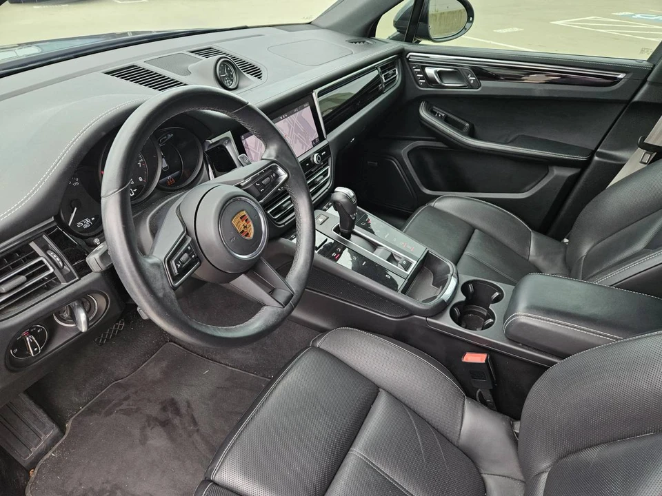 2022 Porsche Macan - Image 4 of 5