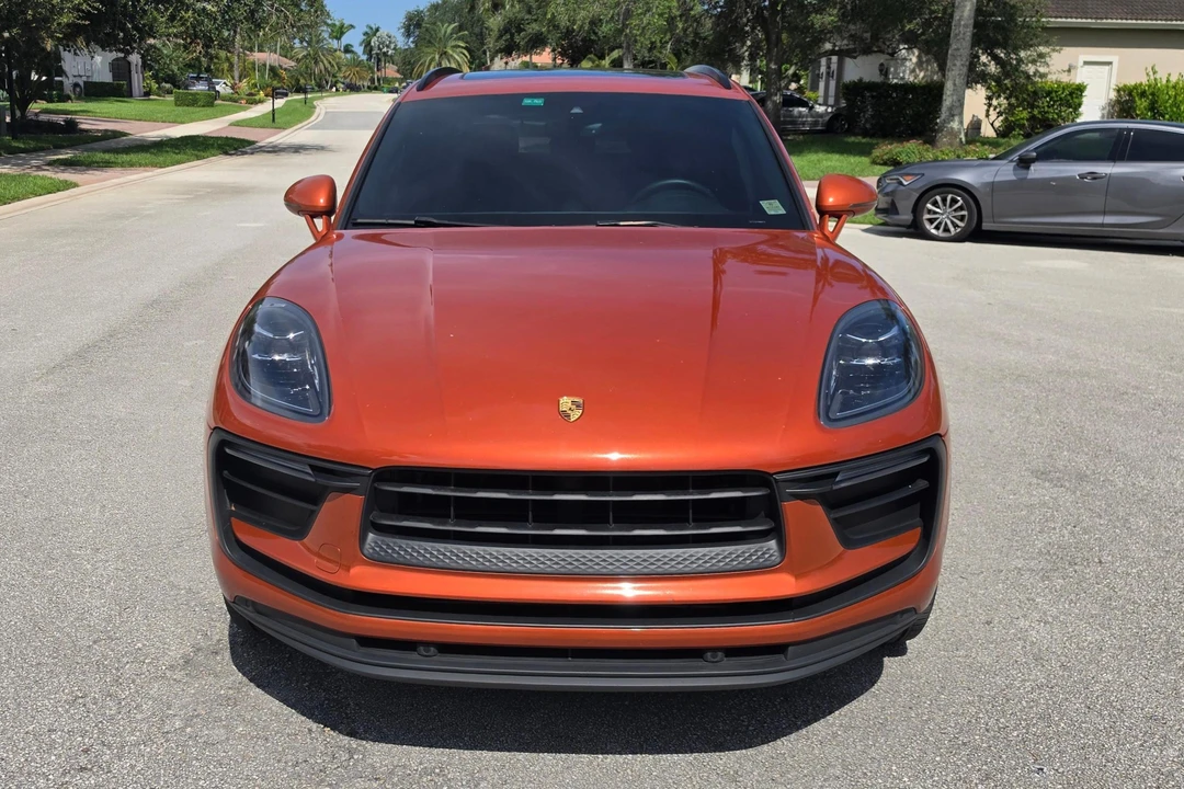 2022 Porsche Macan - Image 2 of 31