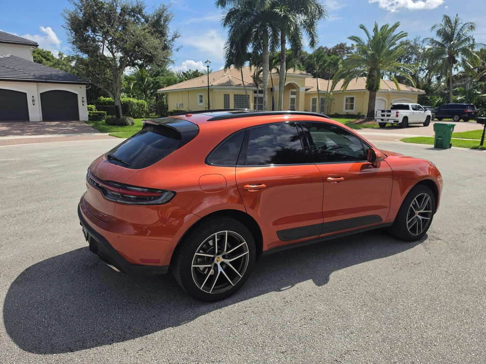 2022 Porsche Macan - Image 9 of 31