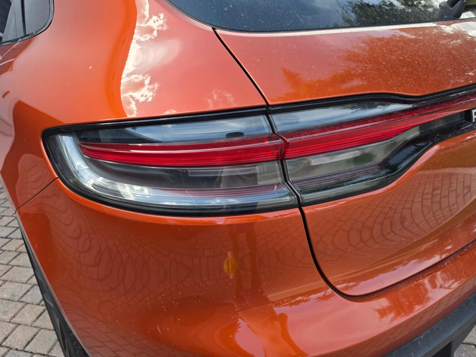 2022 Porsche Macan - Image 17 of 31
