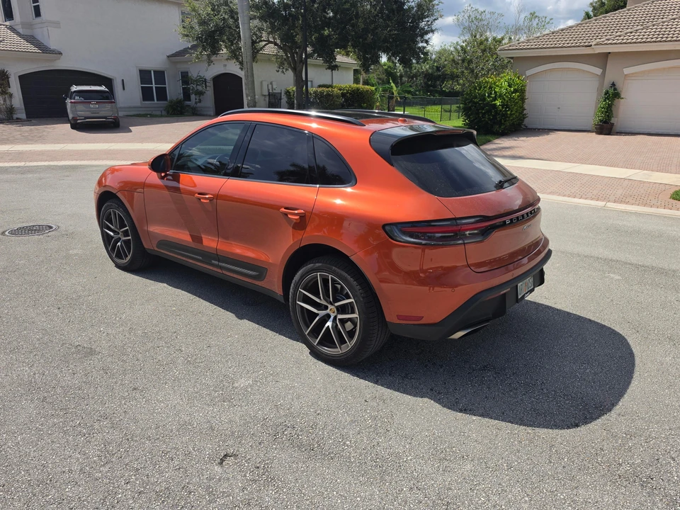 2022 Porsche Macan - Image 7 of 31