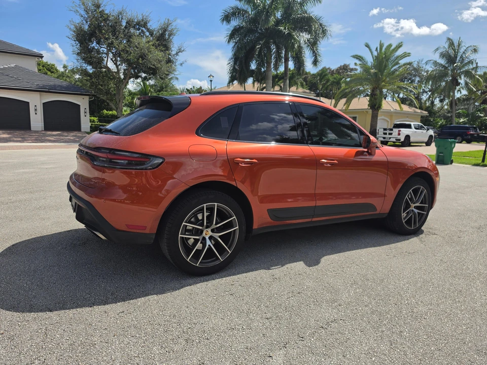 2022 Porsche Macan - Image 10 of 31