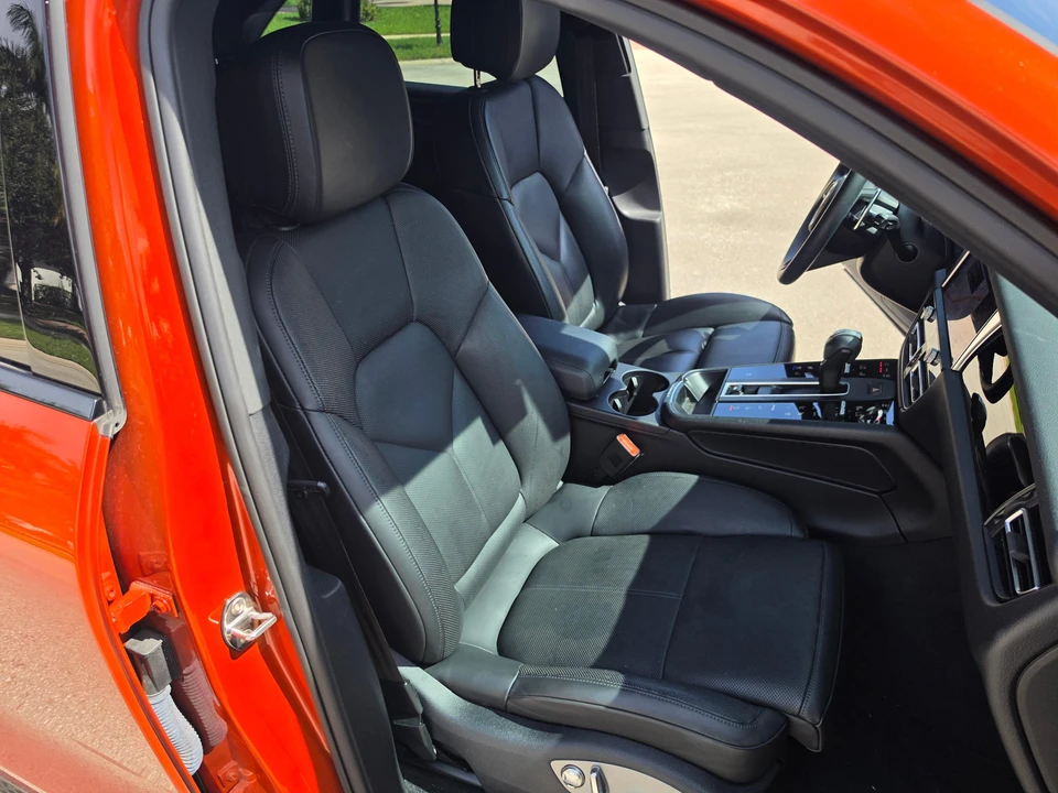 2022 Porsche Macan - Image 28 of 31