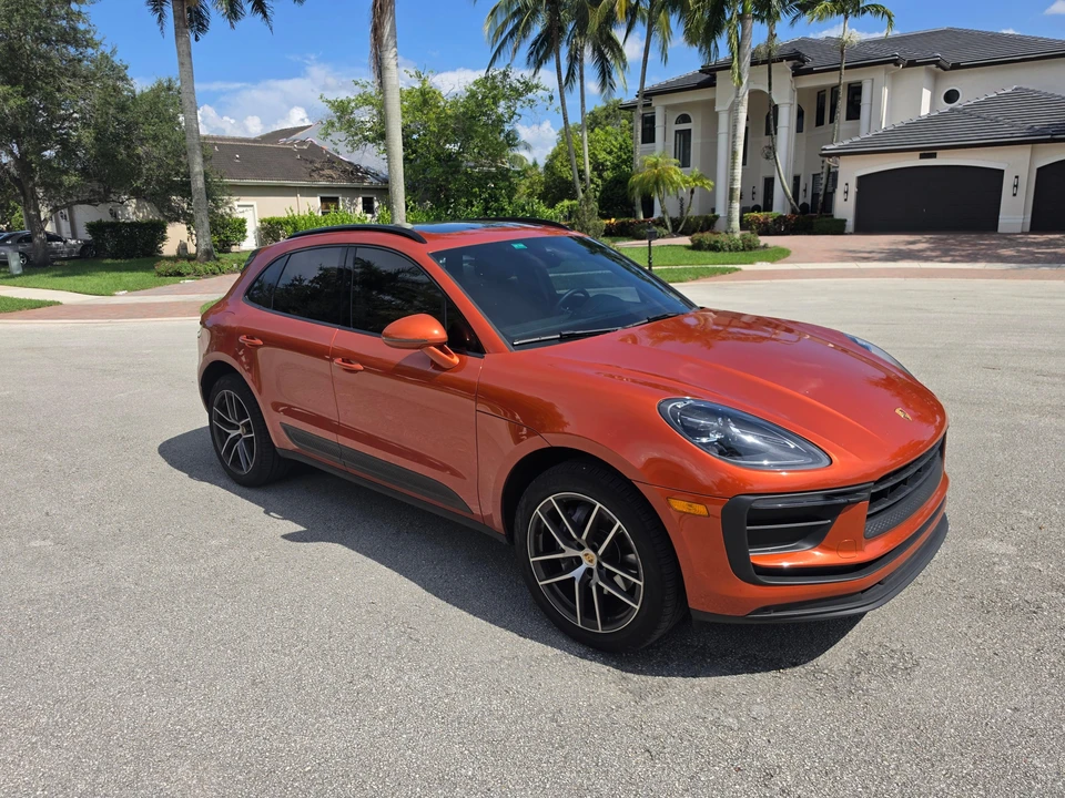 2022 Porsche Macan - Image 12 of 31