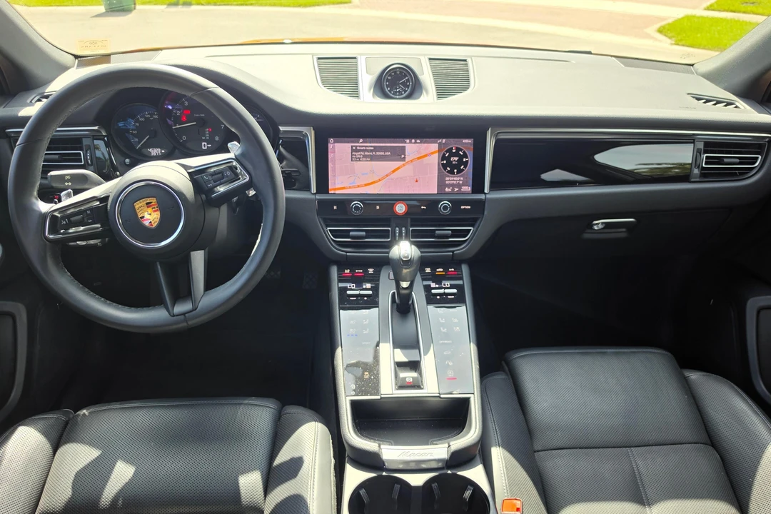 2022 Porsche Macan - Image 24 of 31