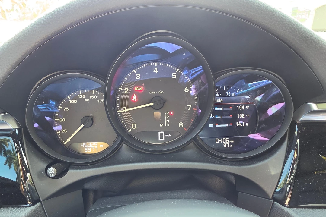 2022 Porsche Macan - Image 27 of 31