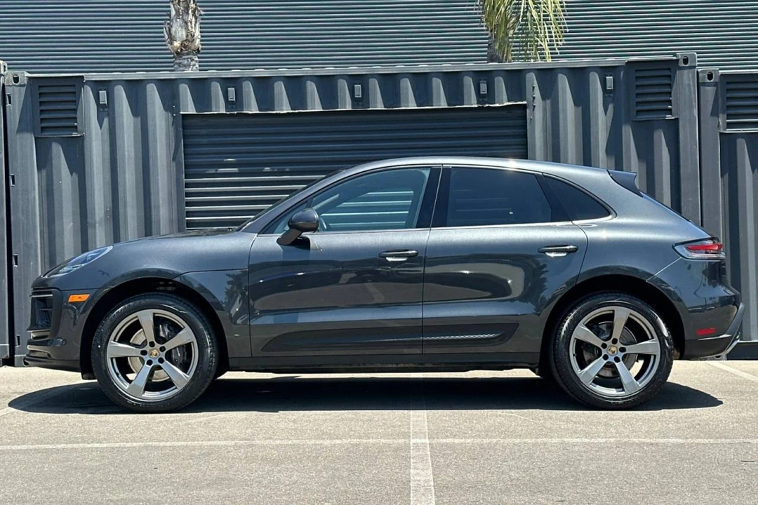 2022 Porsche Macan - Image 2 of 5