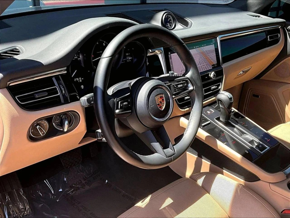 2022 Porsche Macan - Image 4 of 5