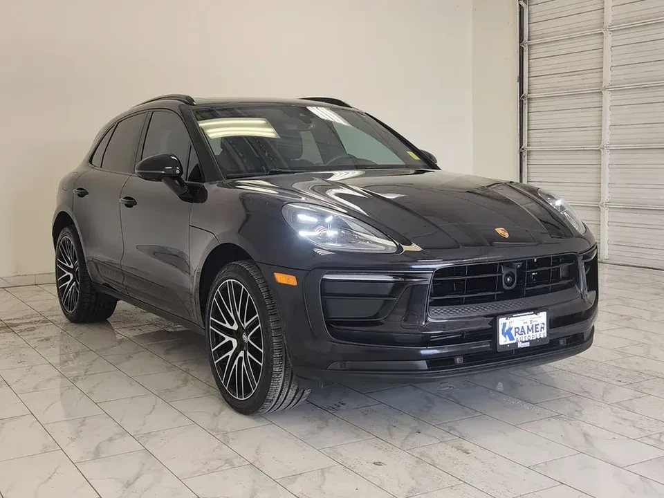2022 Porsche Macan - Image 2 of 8