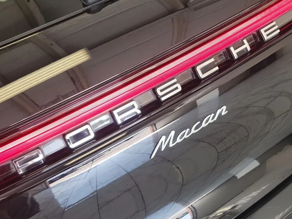 2022 Porsche Macan - Image 5 of 8