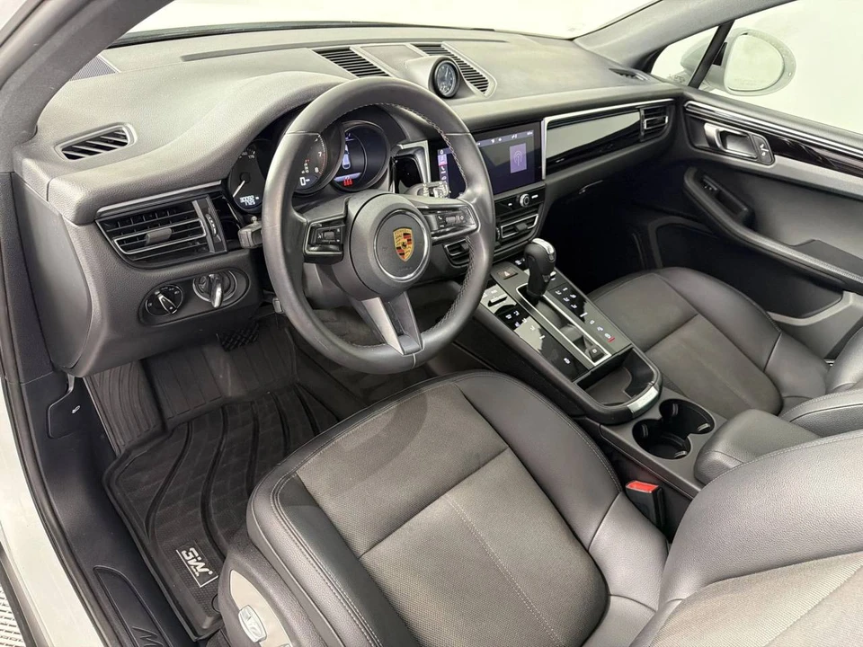 2022 Porsche Macan - Image 4 of 5
