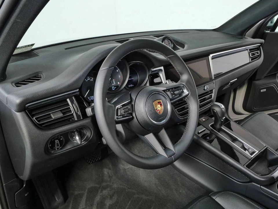 2022 Porsche Macan - Image 4 of 5